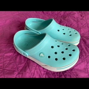 Crocs Women’s size 7 Sandals Slip-On Shoes Light Blue